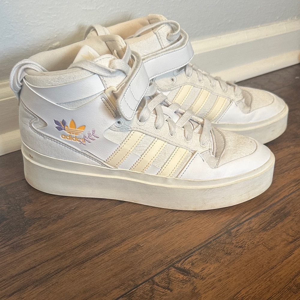Adidas Platform Hightop Sneaker with Cute Detailing (size 8.5 women’s)